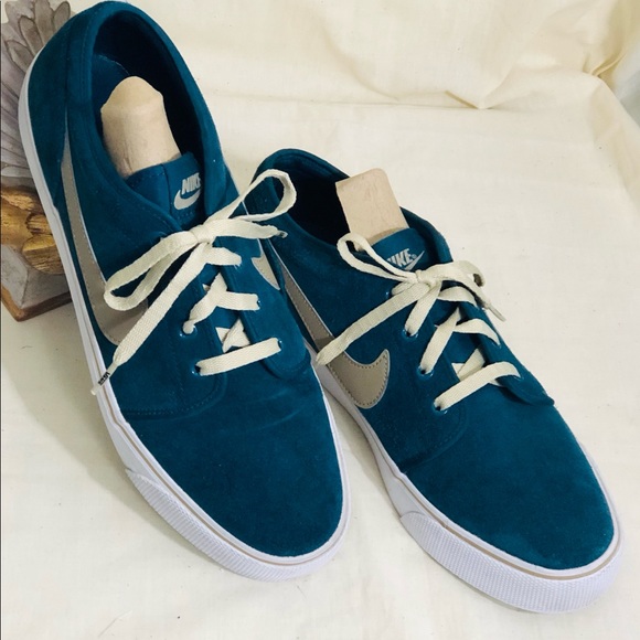 teal nikes mens